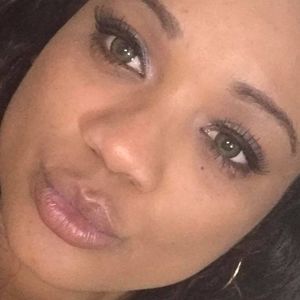 Meet your Posher, Yaima